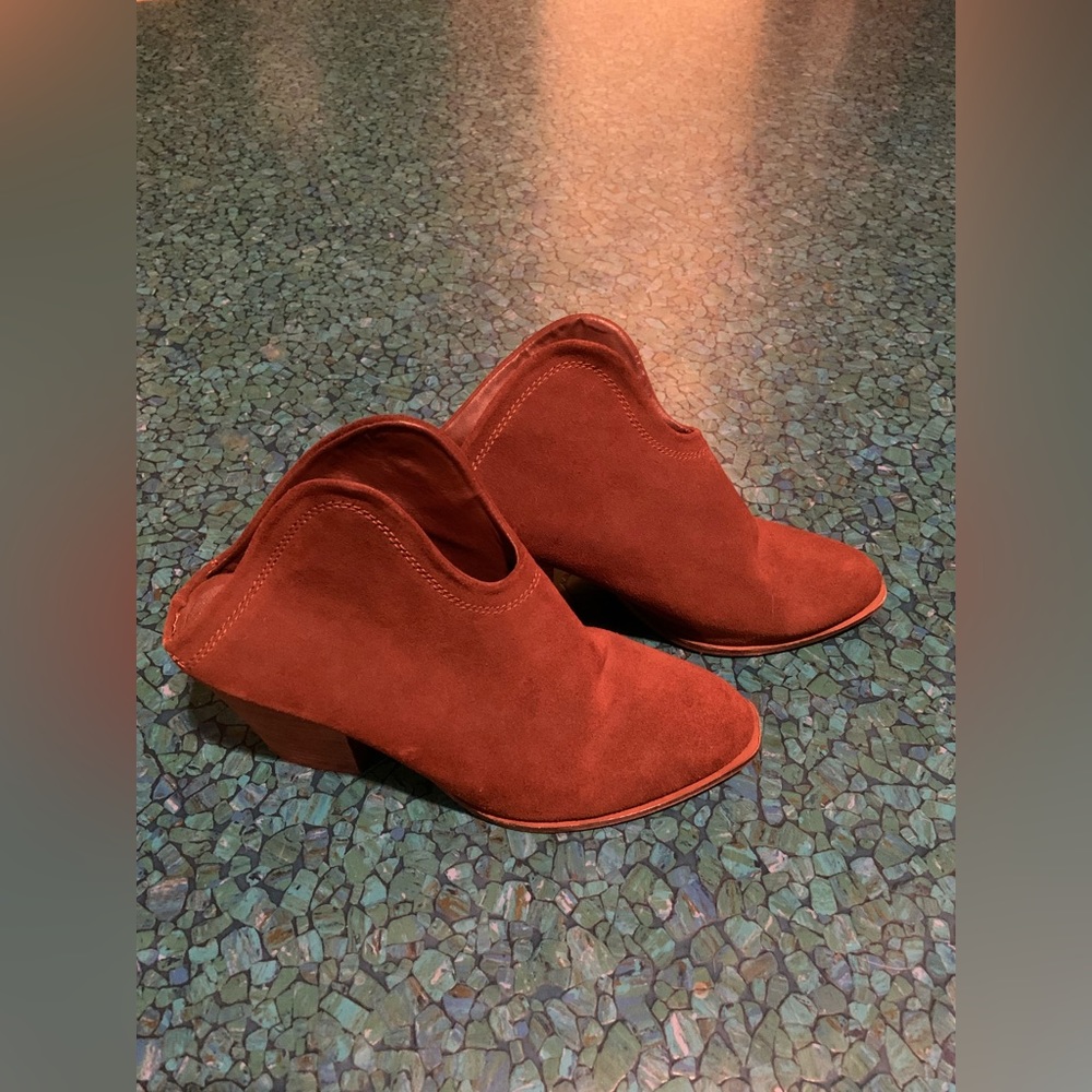 Chinese Laundry slip on booties